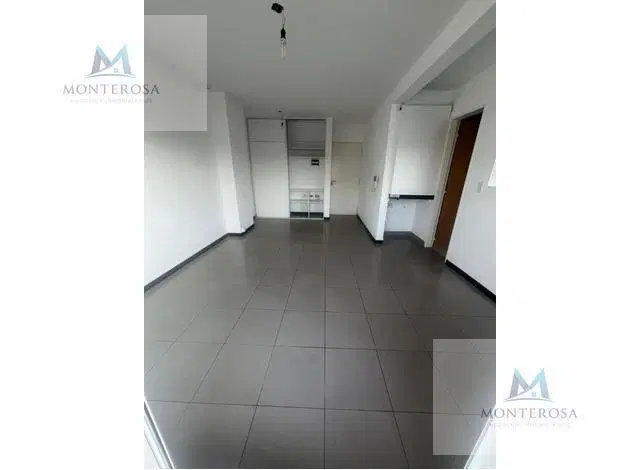 Excelente y amplio monoambiente con balcón terraza. 4