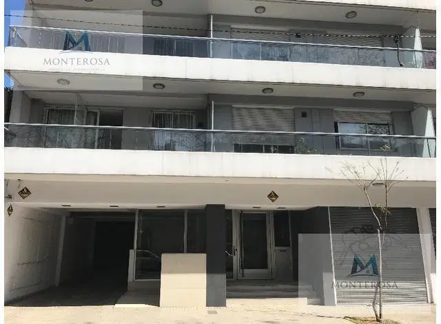 Excelente y amplio monoambiente con balcón terraza. 2