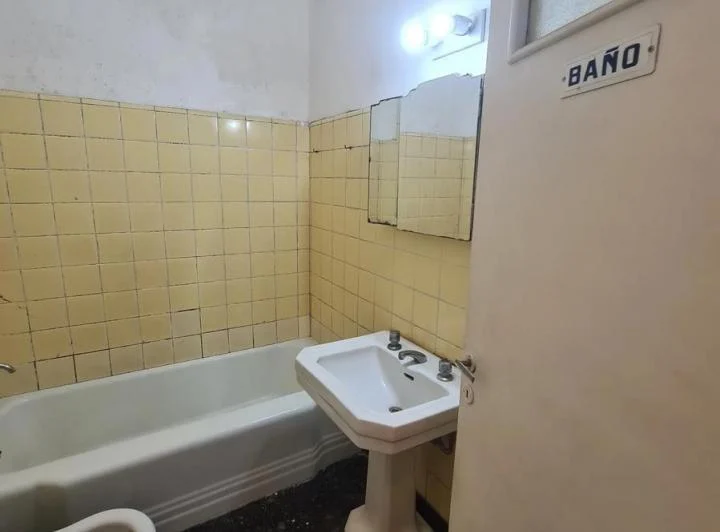 Departamento de cuatro cuatro ambientes en Almagro 5