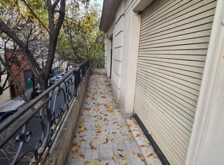 Departamento de cuatro cuatro ambientes en Almagro 1