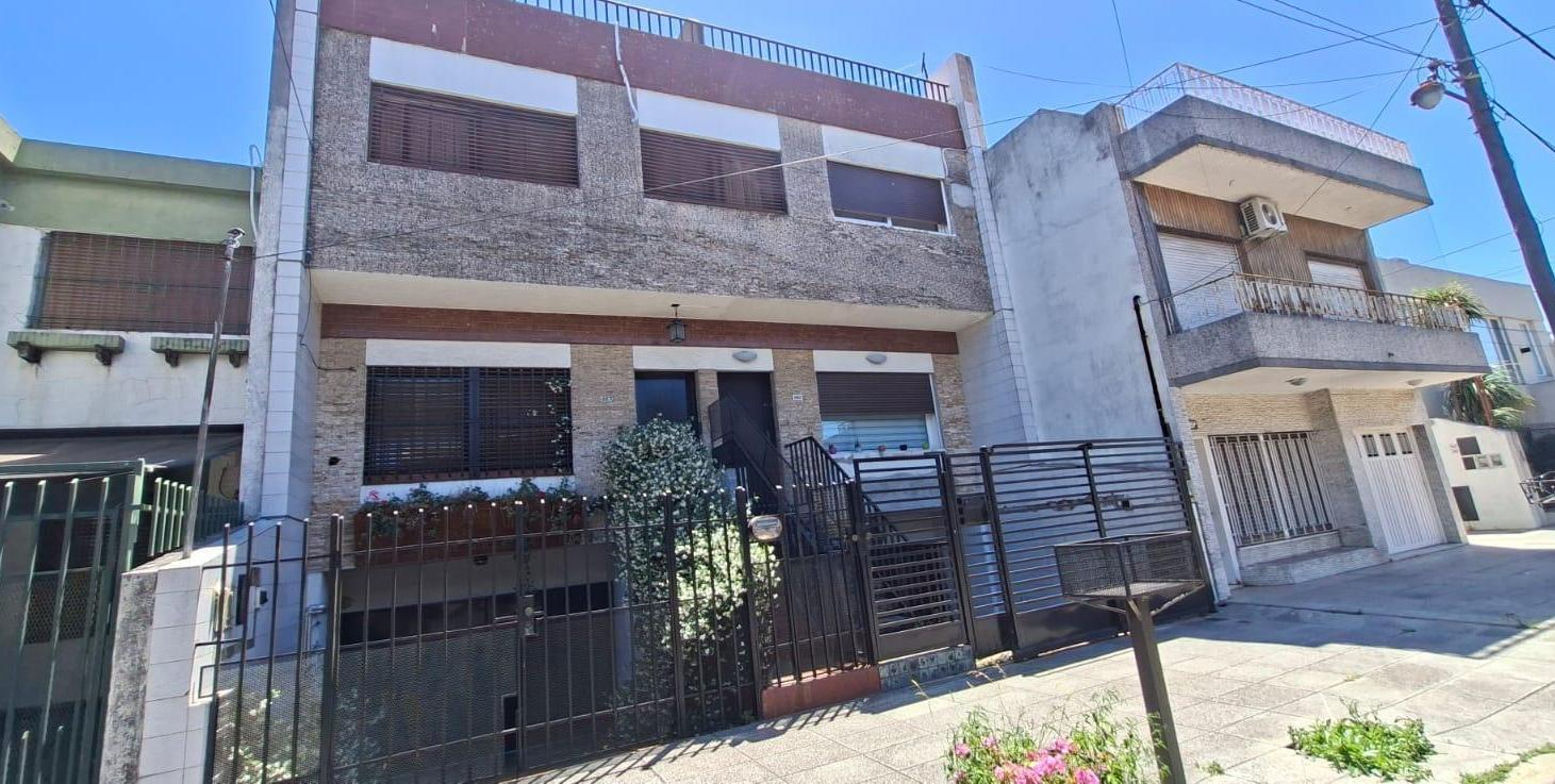 VENTA-Casa de 4 ambientes - Ramos Mejia - ACEPTA PERMUTA- APTO CREDITO