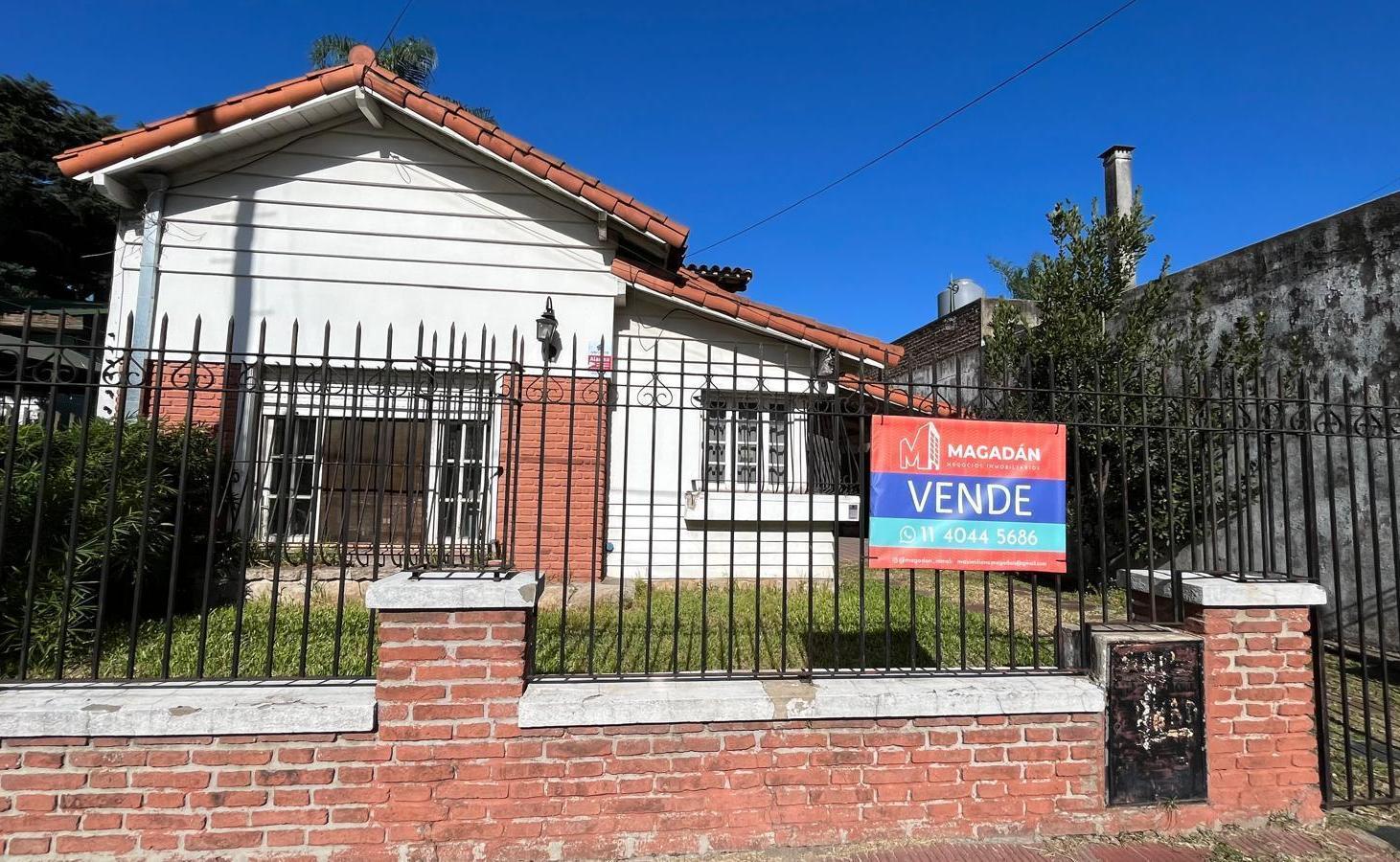VENTA -Casa de 5 amb sobre lote de 10,60 x 34-ACEPTA PERMUTA