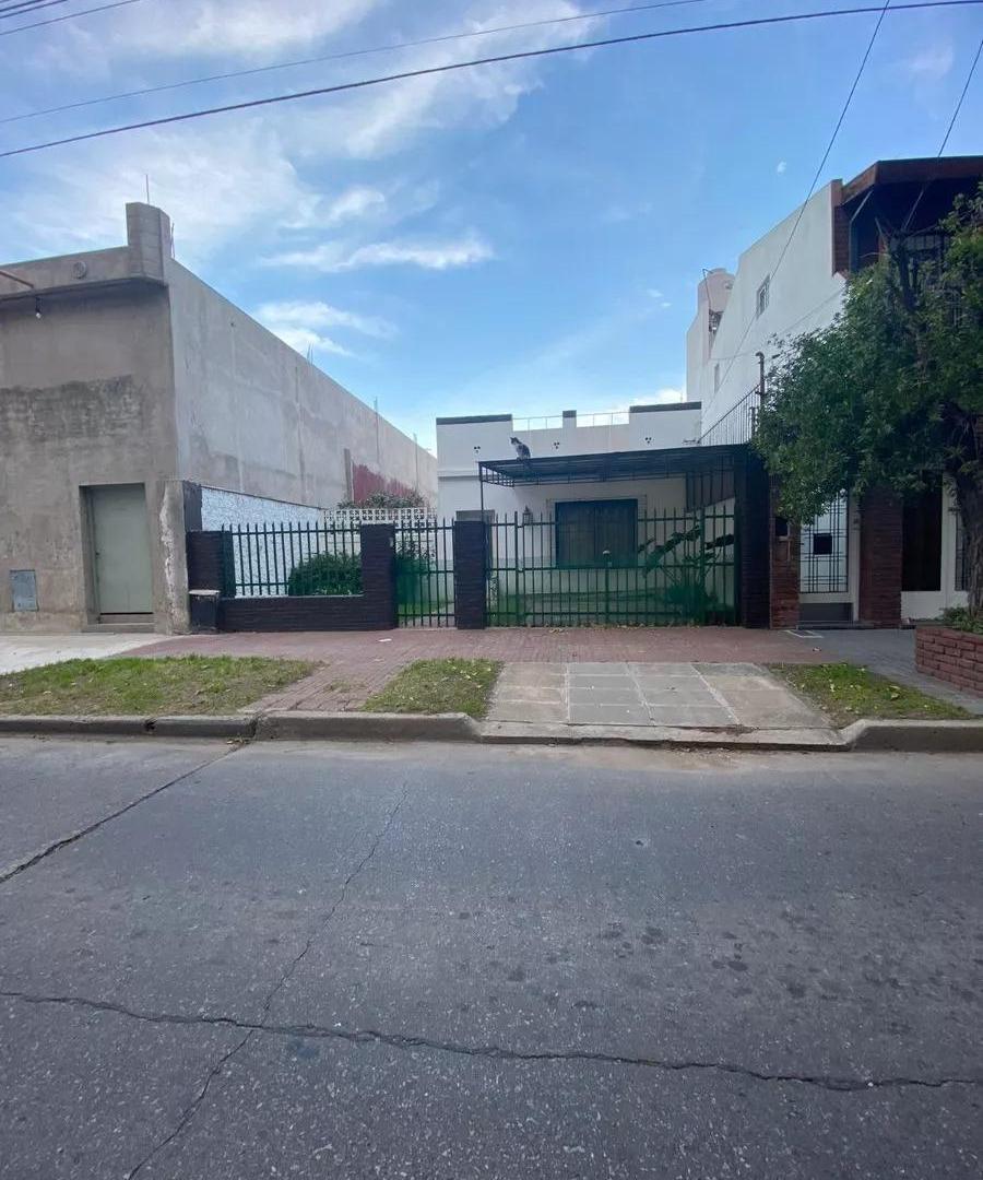 Venta - Casa de 4 ambientes en Ramos Mejia - acepta permuta