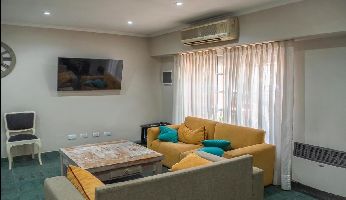 Venta -Casa de 4 ambientes en Villa Sarmiento - acepta permuta- apto credito