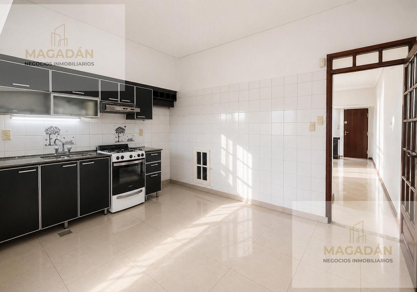 Venta - Casa de 4 ambientes en Villa Sarmiento - apto crédito - acepta permuta