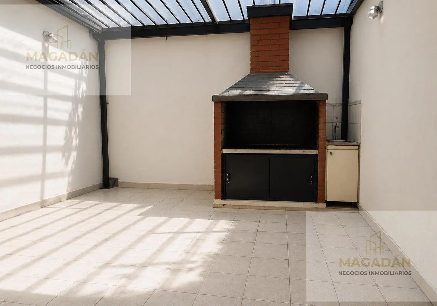 Venta - Casa de 4 ambientes en Villa Sarmiento - apto crédito - acepta permuta 4
