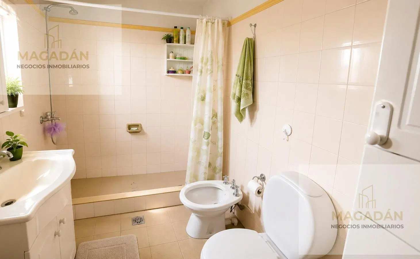 VENTA-CASA 3 Amb. Con cochera, quincho, parque Pileta-LOCAL - Moreno- ACEPTA PERMUTA 5