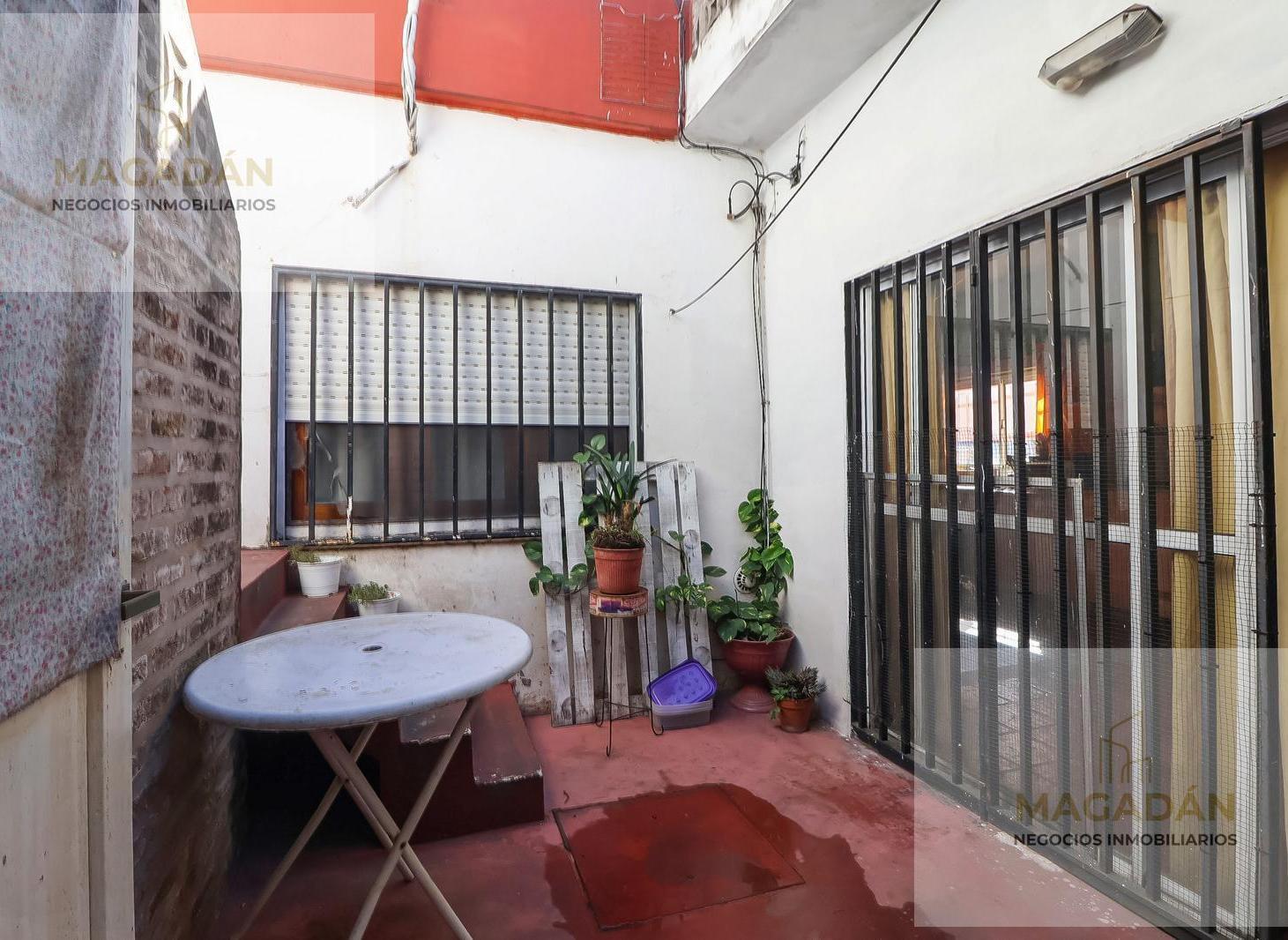 Venta-PH 3 ambientes al frente c/patio- ACEPTA PERMUTA