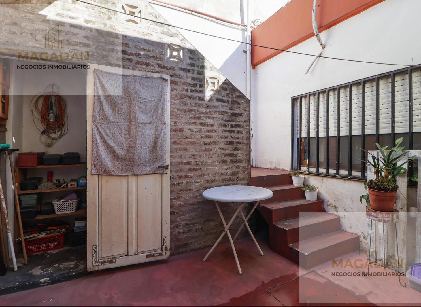 Venta-PH 3 ambientes al frente c/patio- ACEPTA PERMUTA