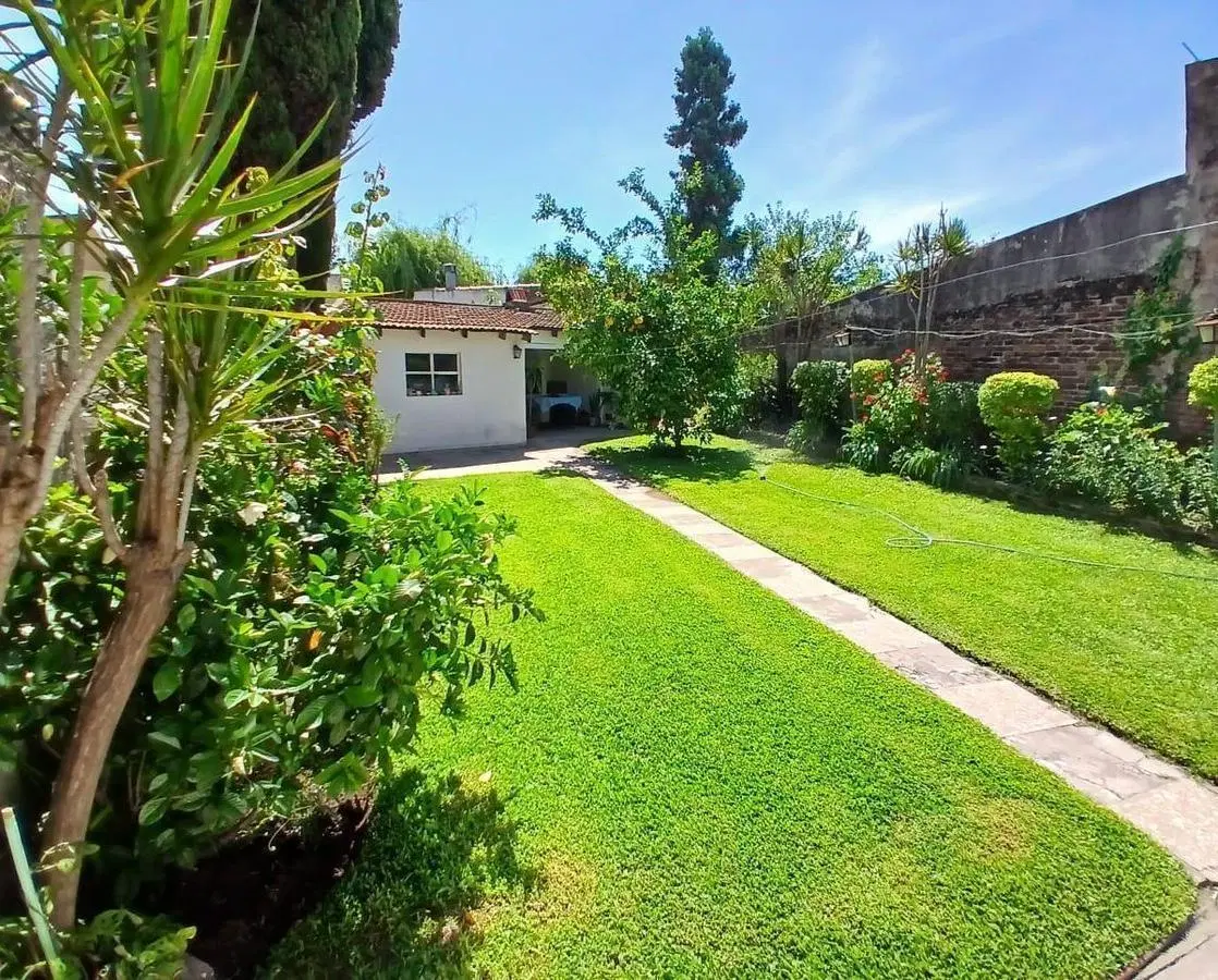 Venta- Casa de 6 ambientes en Santos Lugares - acepta permuta 3