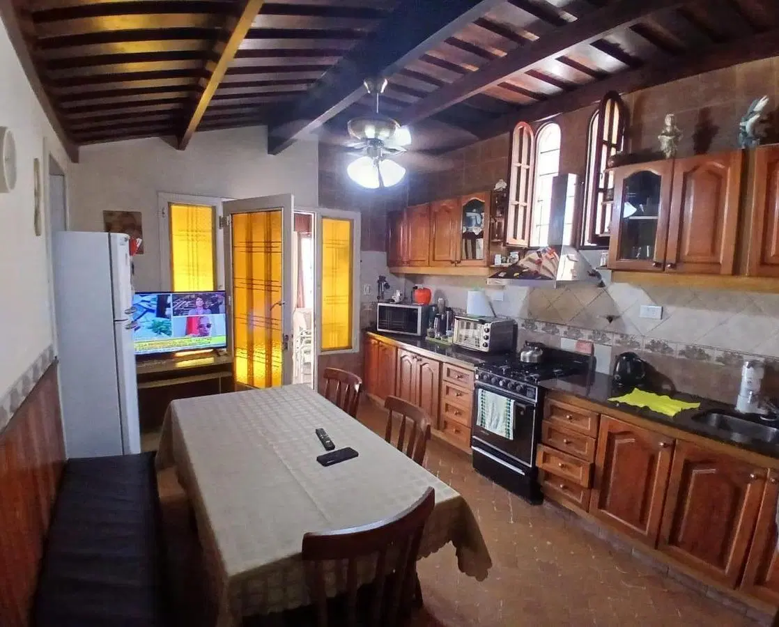 Venta- Casa de 6 ambientes en Santos Lugares - acepta permuta 4