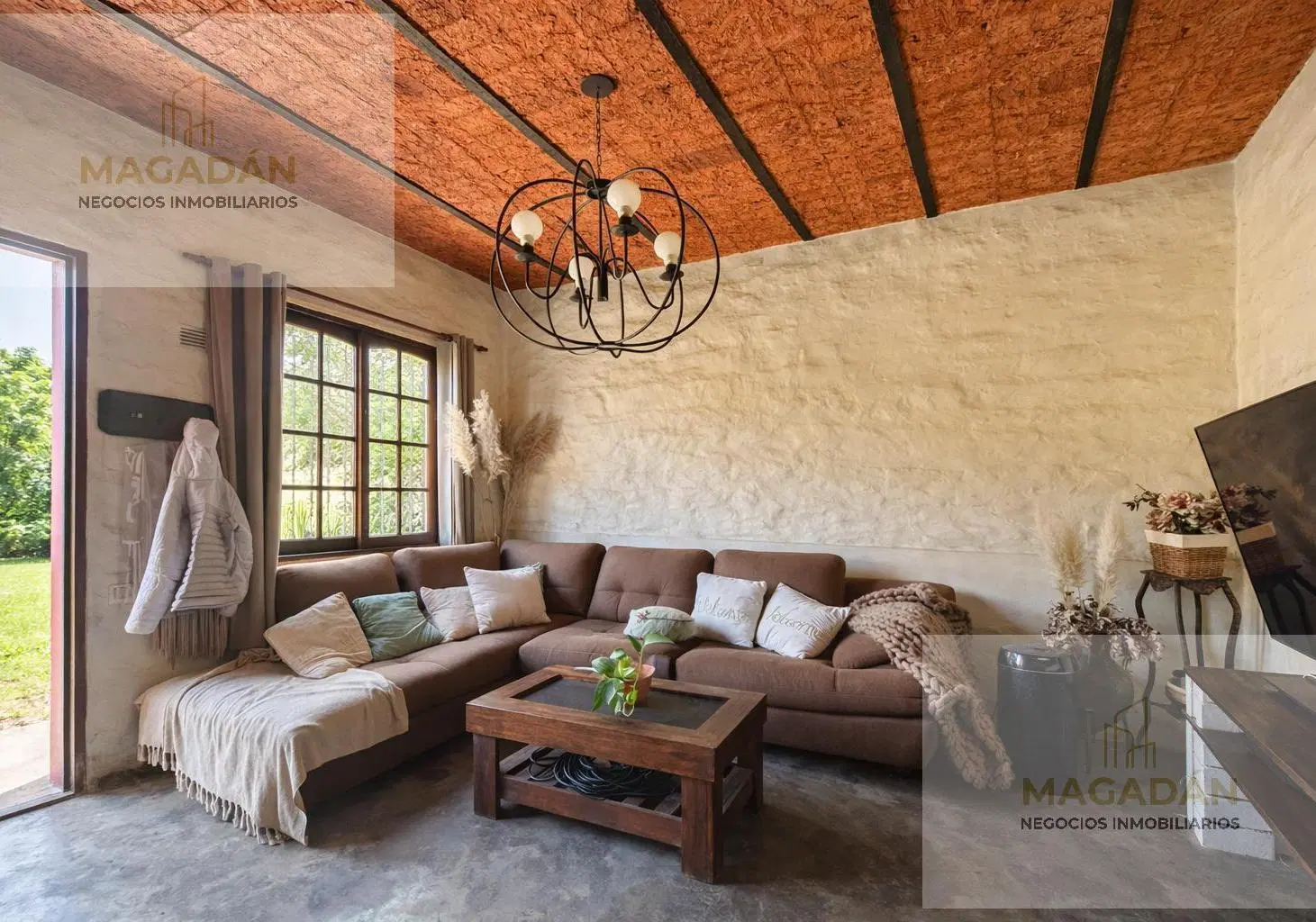 VENTA-Casa en venta de 4 ambientes - Lomas del mirador- ACEPTA PERMUTA 2