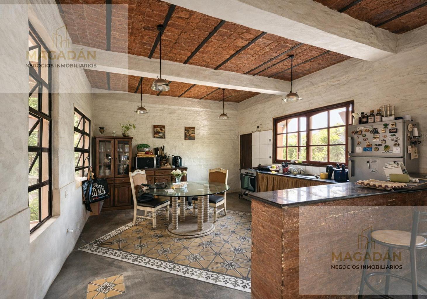 VENTA-Casa en venta de 4 ambientes - Lomas del mirador- ACEPTA PERMUTA