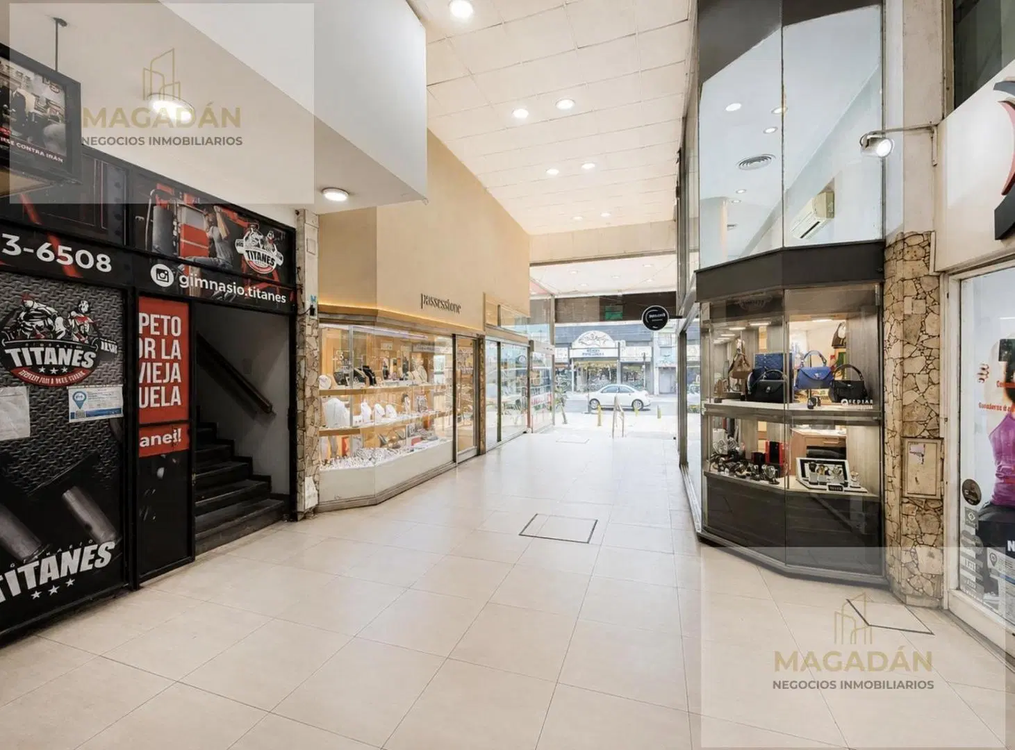 VENTA - Local en Galeria Naonis - Ramos Mejia 1