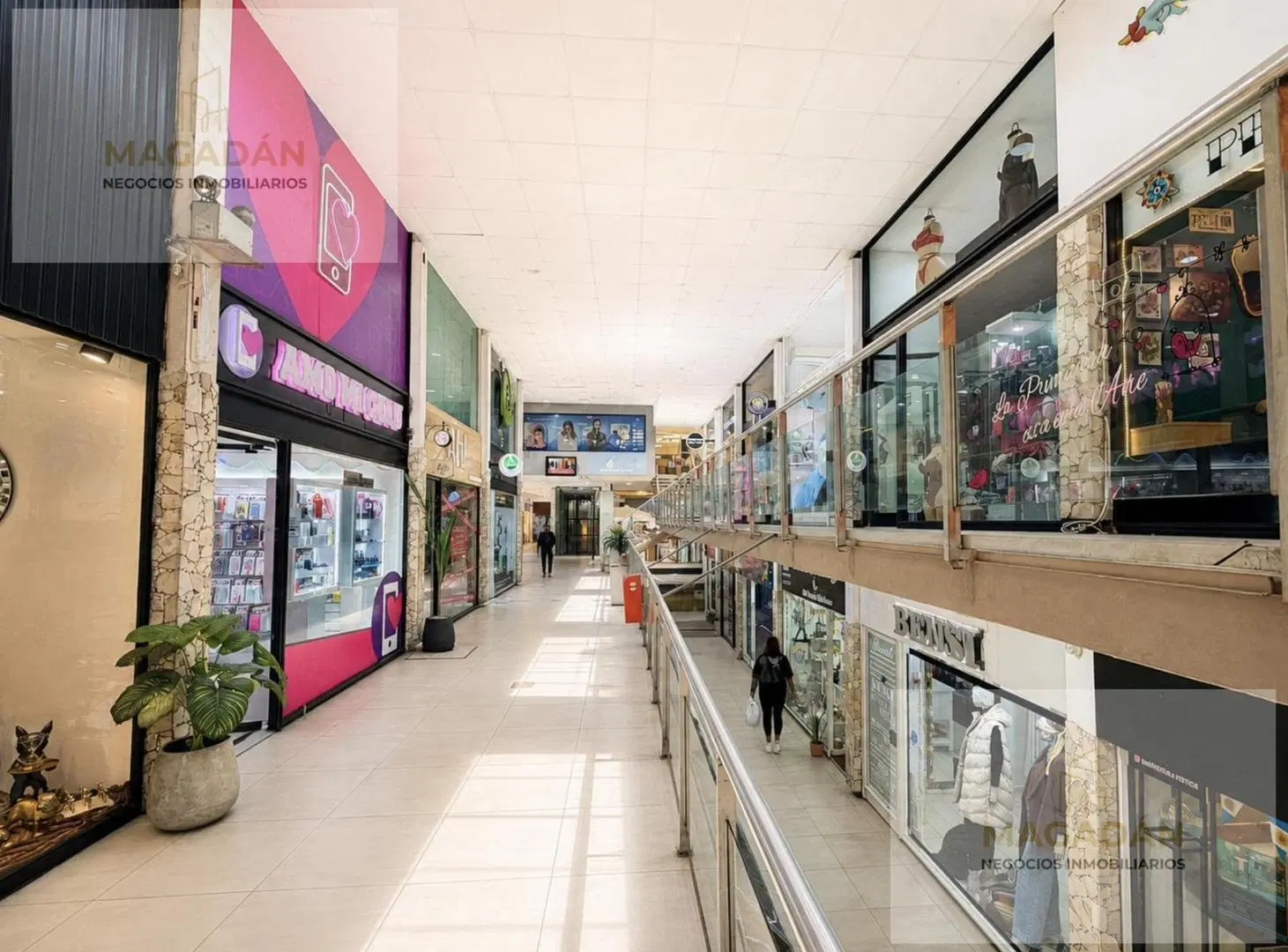 VENTA - Local en Galeria Naonis - Ramos Mejia 4