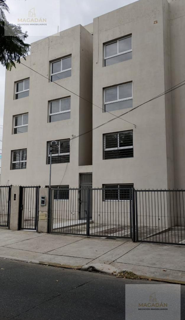 VENTA - Edificio en cuatro plantas - Departamento monoambiente - Cuidadela