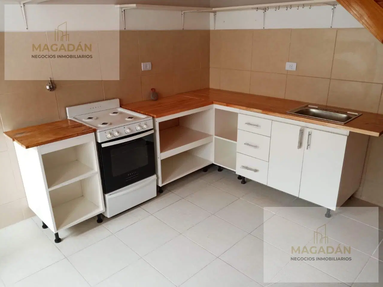 Venta de Vivienda Multifamiliar - casa 3 amb + dpto 4 amb - zona Villa Luzuriaga - Acepta permuta - 8