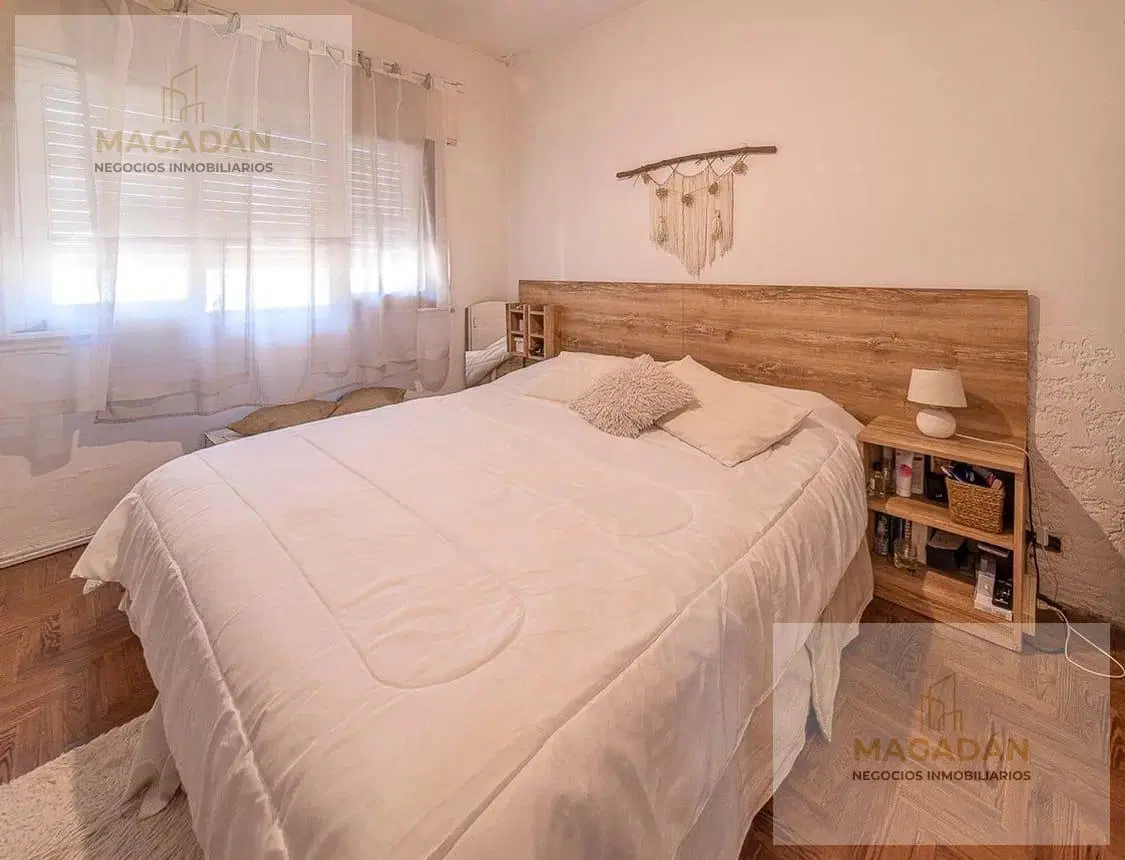 Venta de Vivienda Multifamiliar - casa 3 amb + dpto 4 amb - zona Villa Luzuriaga - Acepta permuta - 4