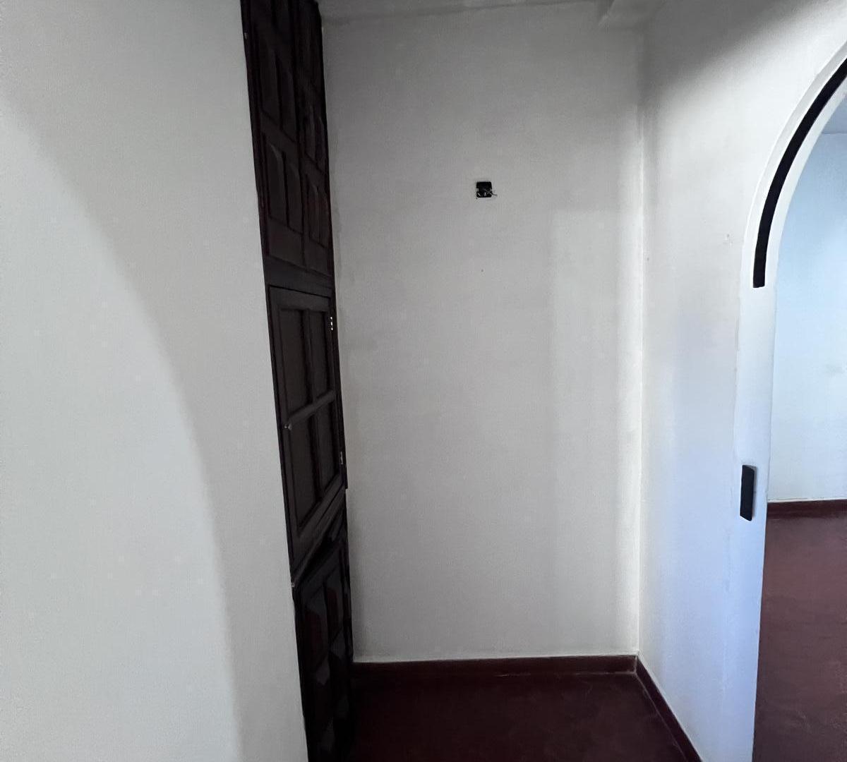 Foto de Alquiler- Departamento de dos ambientes con cochera en Ramos mejía, imagen 2