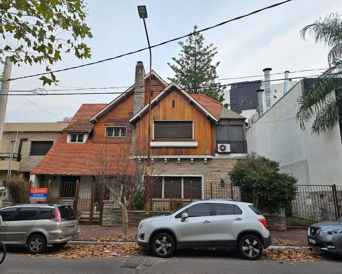 Venta- Casa sobre lote de 448 M2 de doble frente - acepta permuta 4