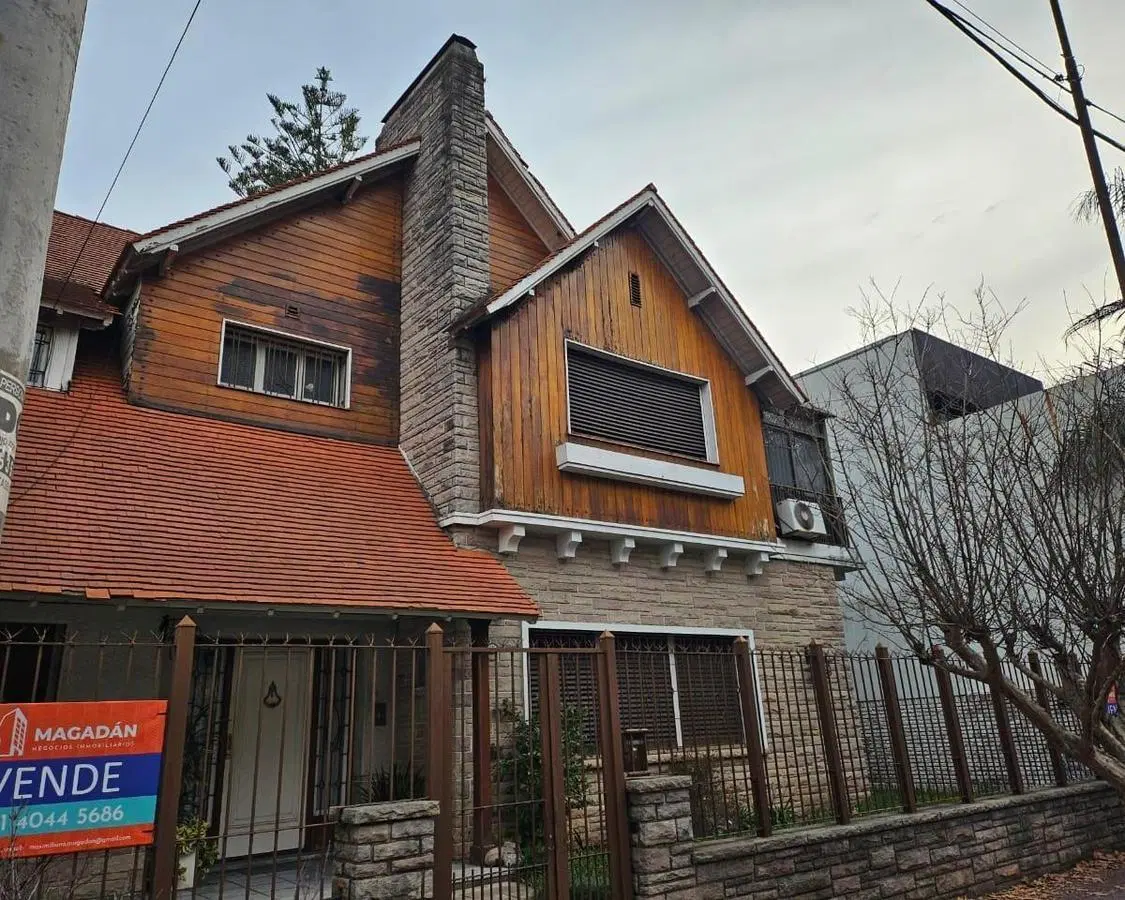 Venta- Casa sobre lote de 448 M2 de doble frente - acepta permuta 3