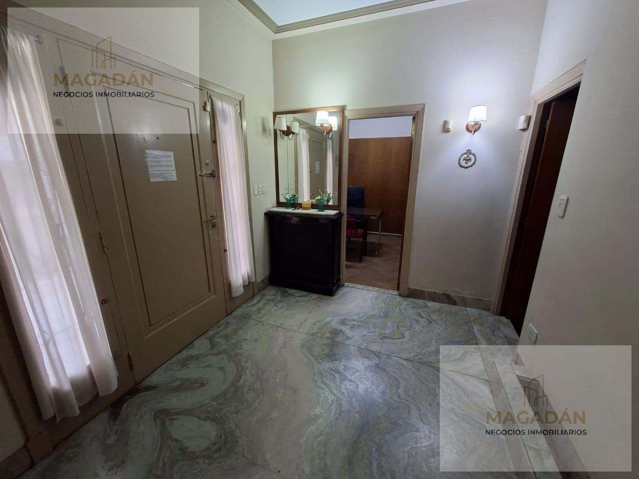 Foto de Venta- Casa sobre lote de 448 M2 de doble frente - acepta permuta, imagen 1