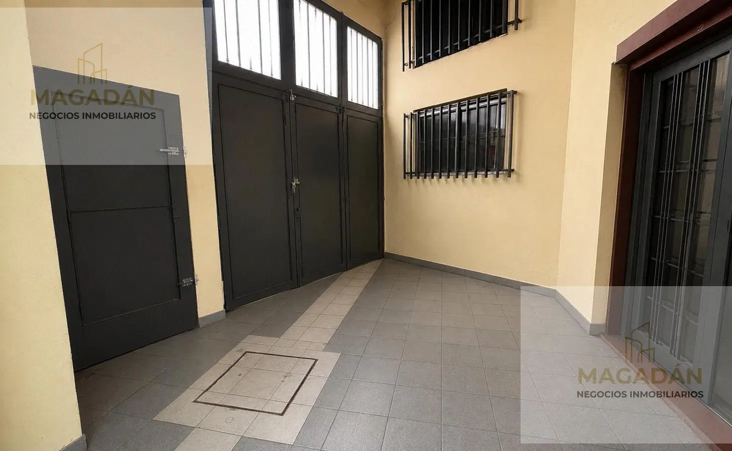 VENTA -Depósito 550 M2 - Acepta permuta - apto credito- Isidro Casanova 3