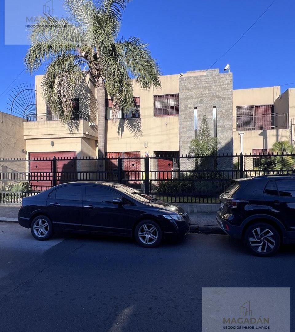 Foto de Venta -Casa - 6 Ambientes con cochera- Ramos Mejia- ACEPTA PERMUTA, imagen 1