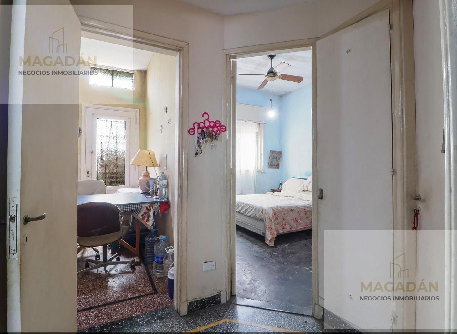 Foto de Venta Casa 3 amb con 2 cocheras al frente patio fondo-Caseros- Acepta, imagen 1