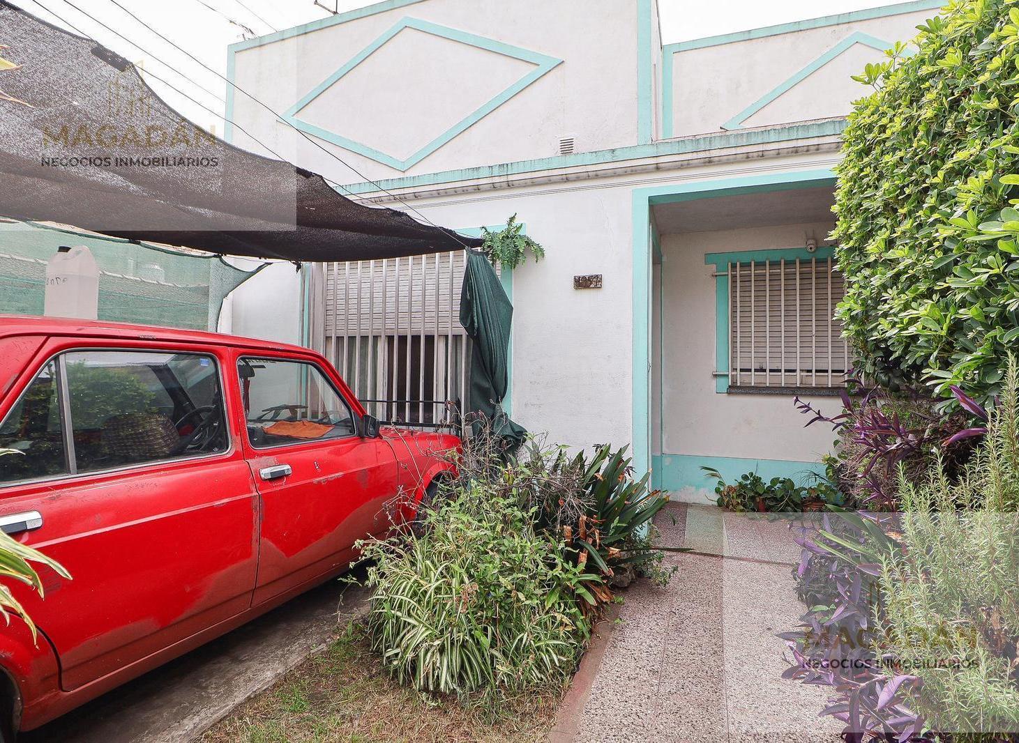 Foto de Venta Casa 3 amb con 2 cocheras al frente patio fondo-Caseros- Acepta, imagen 2