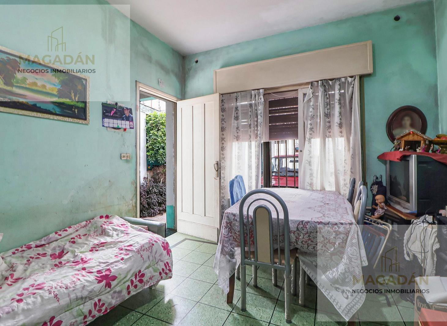 Foto de Venta Casa 3 amb con 2 cocheras al frente patio fondo-Caseros- Acepta, imagen 1