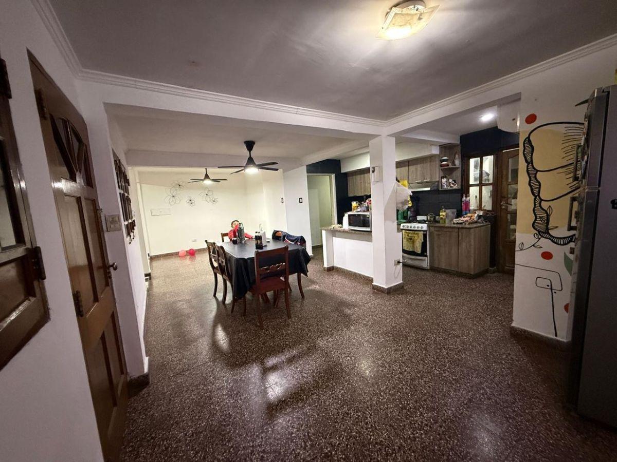 VENTA | CASA 4 DORMITORIOS | VENECIA 2180 YB