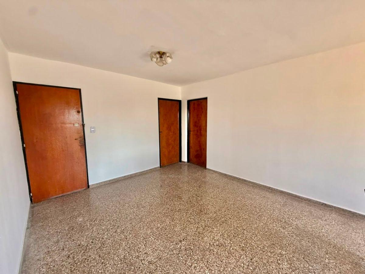 Foto de VENTA | DEPTO 3 DORMITORIOS + COCHERA | AV CORONEL SUAREZ SMT, imagen 2