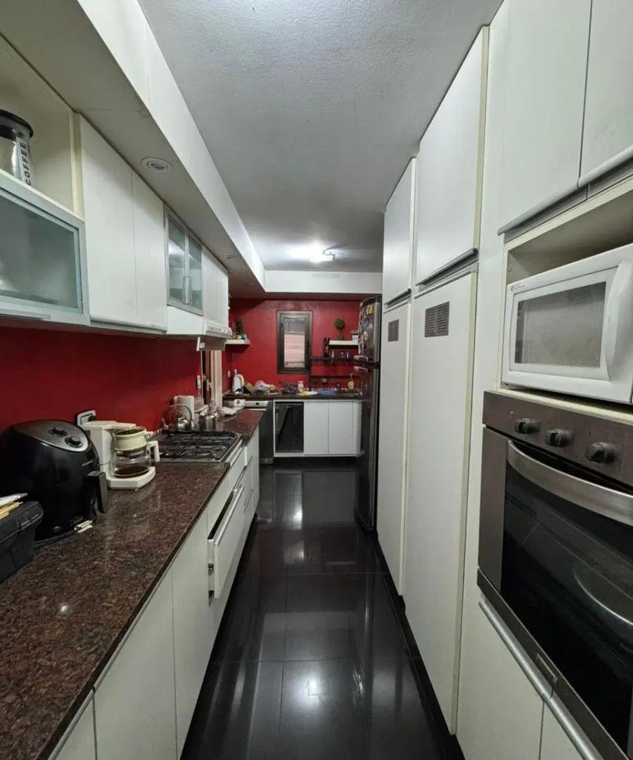 IMPONENTE PISO COMPLETO EN VENTA! Bv Illia al 200, 3 dor+ escritorio 3