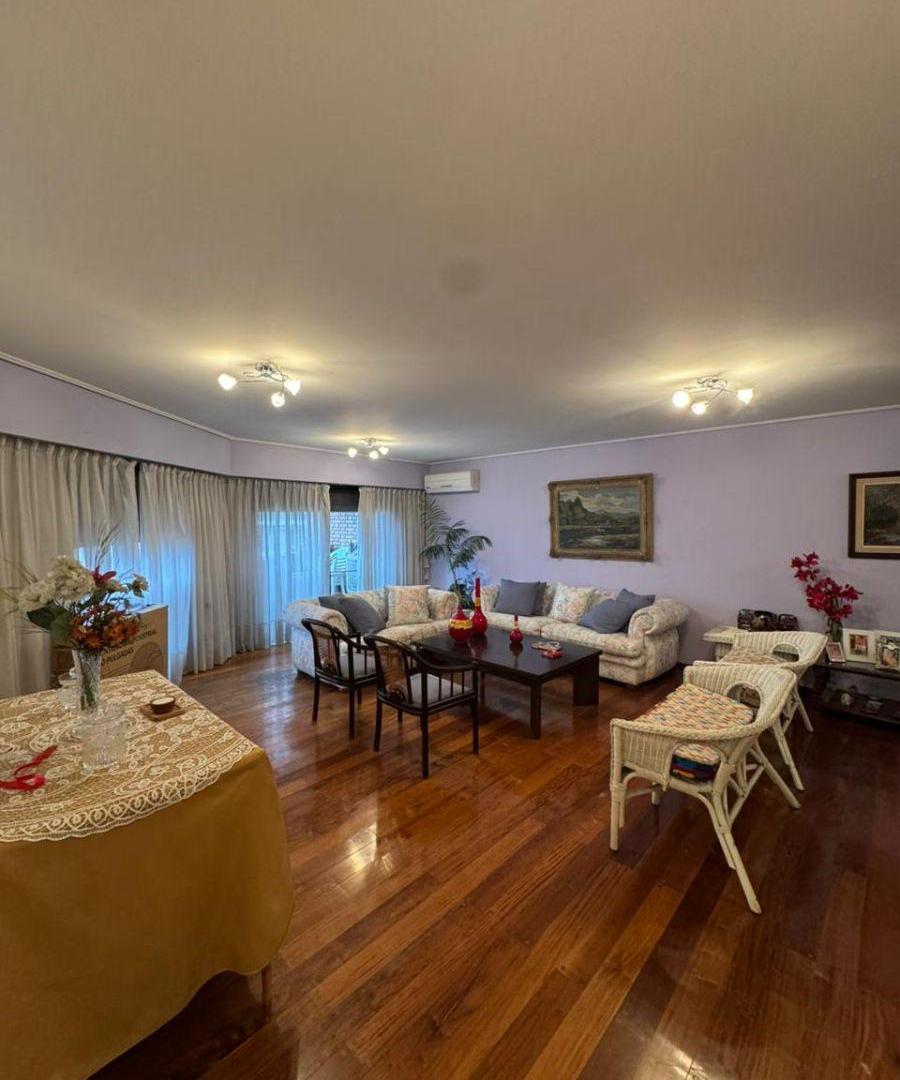 IMPONENTE PISO COMPLETO EN VENTA! Bv Illia al 200, 3 dor+ escritorio