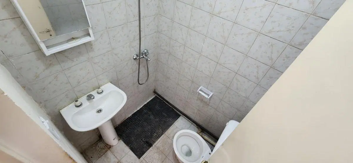 LOCAL COMERCIAL DISPONIBLE EN CENTENARIO 5