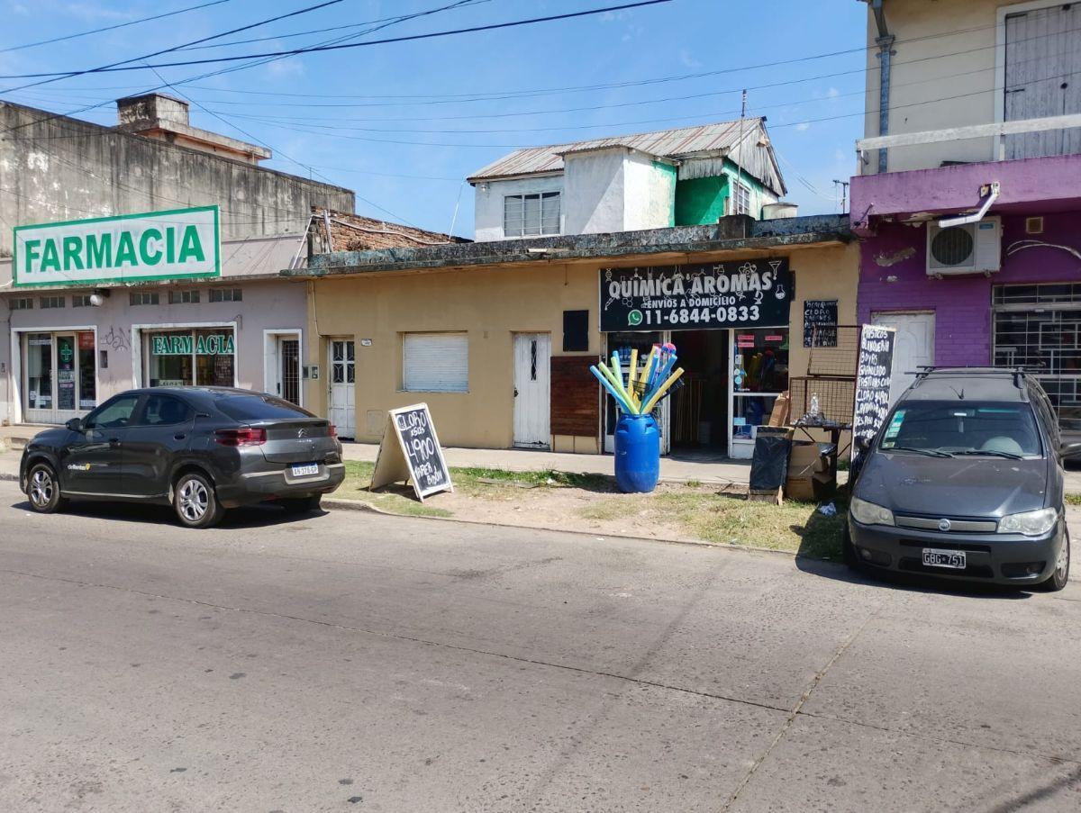 CASA EN VENTA CON LOCAL SOBRE AVDA. PRINCIPAL TORTUGUITAS