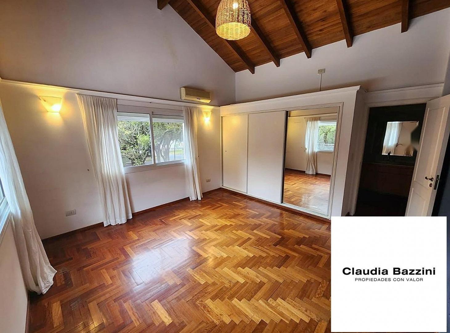 Foto de Casa 4 dormitorios con pileta y galería · B° El Bosque, imagen 2