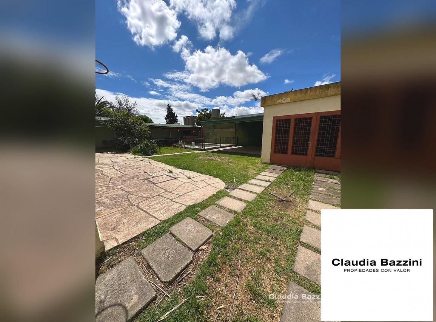 Foto de Casa 3 dormitorios con pileta - Venta - Barrio Rosedal, imagen 2