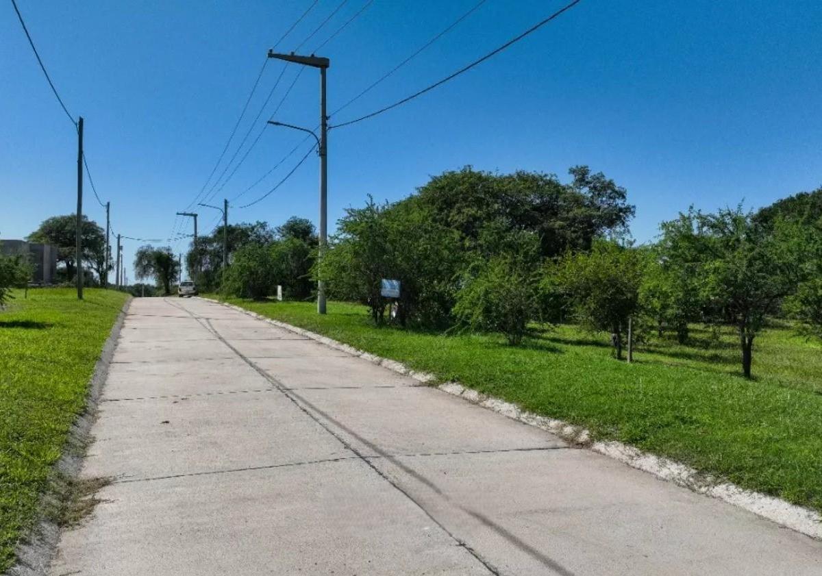 Terreno Barrio con Seguridad en Unquillo 2