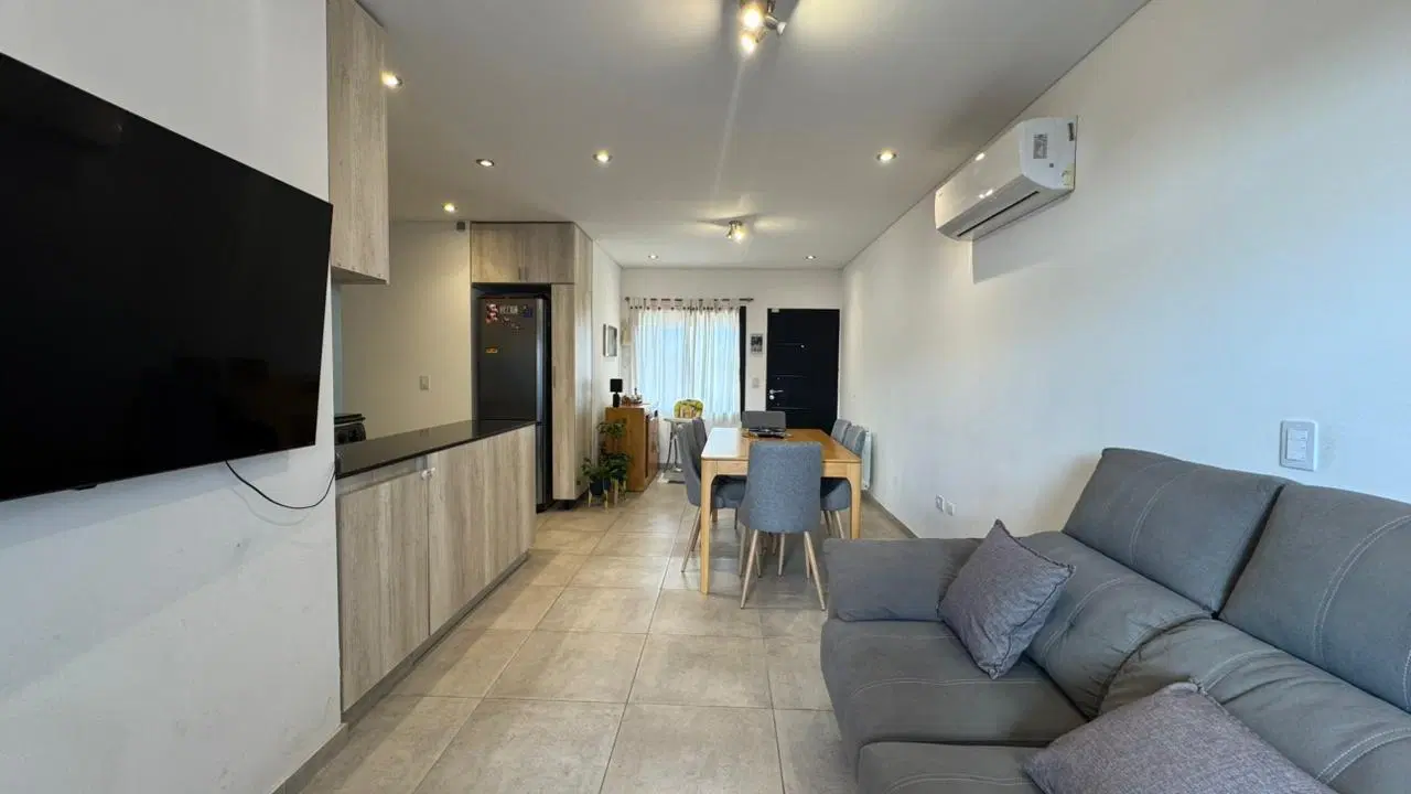 Colinas de Manantiales | Dúplex moderno en PB con galería y calefacción central 2