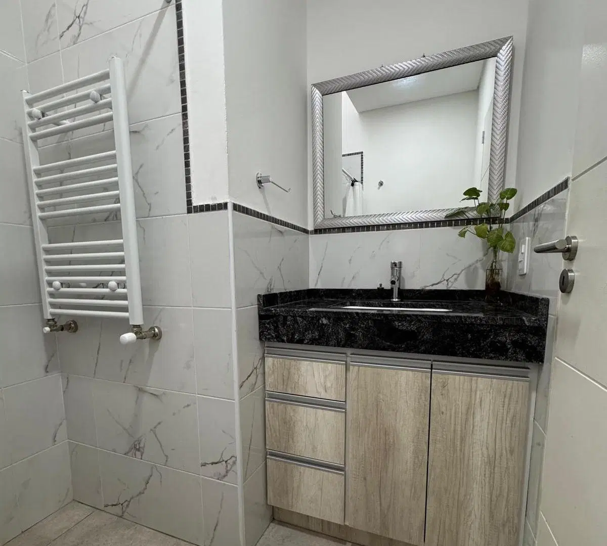 Colinas de Manantiales | Dúplex moderno en PB con galería y calefacción central 8