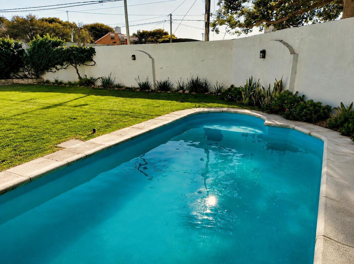 Foto de Villa Marta | 3 dorm. | Patio c/Pileta, imagen 2