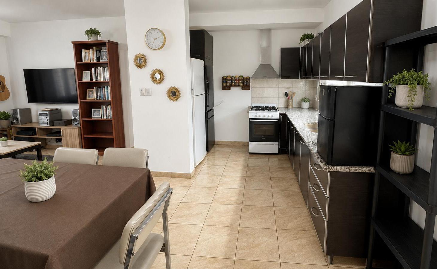 Foto de Casa Apta Crédito a la venta en Jardines del Olmo cercana a espacios, imagen 3