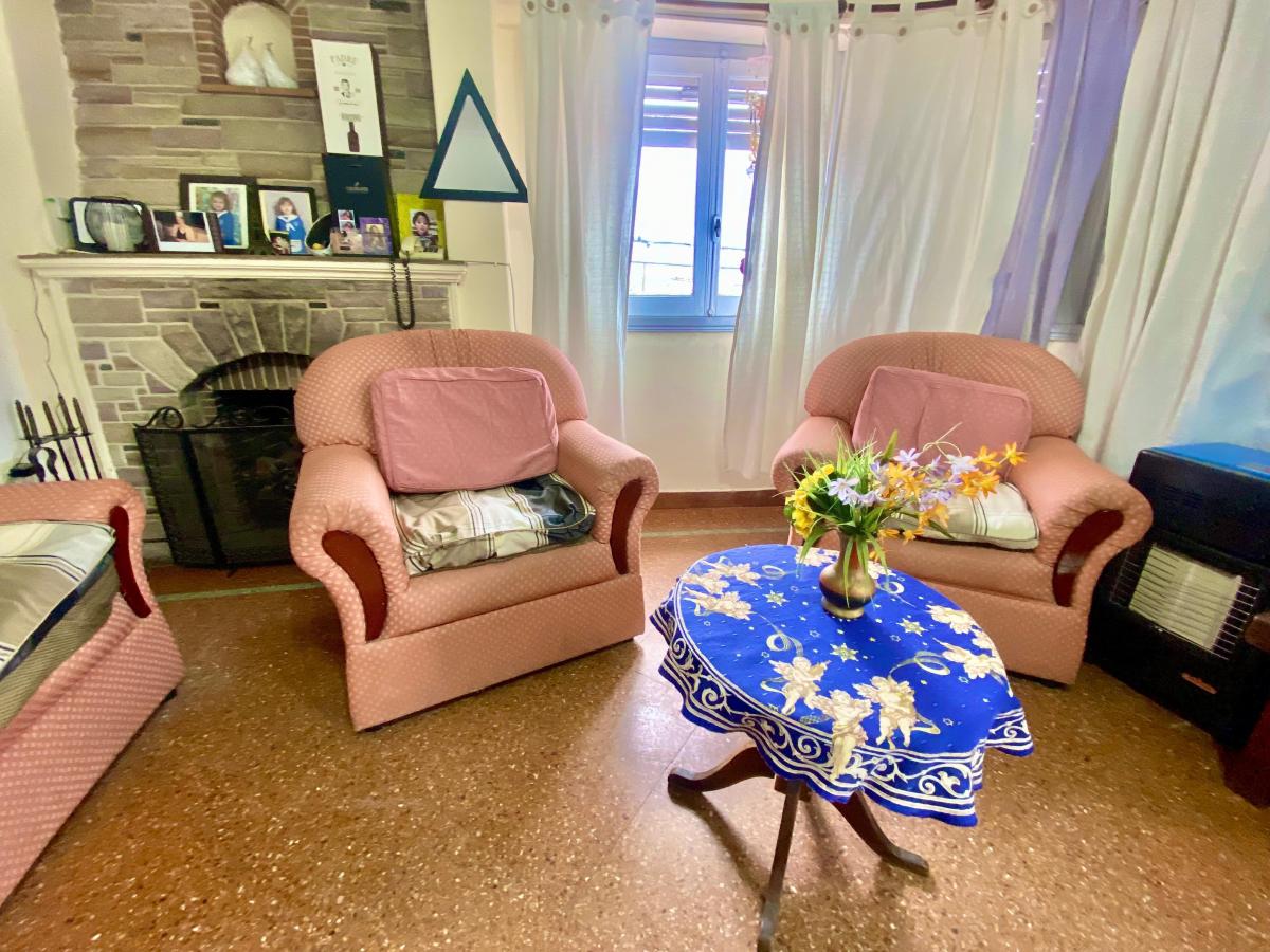 Venta PH en Esquina con Patio en Barrio Las Avs 2