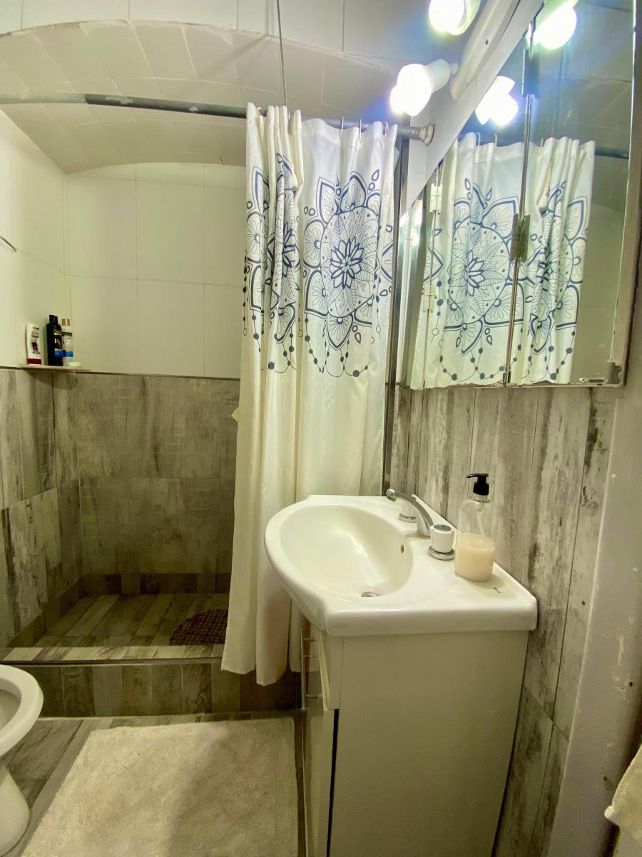 Venta PH en Esquina con Patio en Barrio Las Avs 3