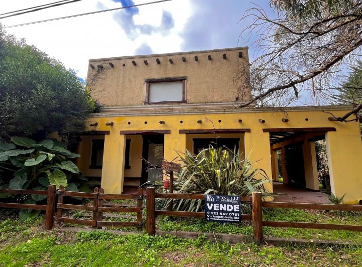 VENTA AMPLIA CASA EN LA RESERVA FORESTAL DE ATLANTIDA, SANTA CLARA DEL MAR  2
