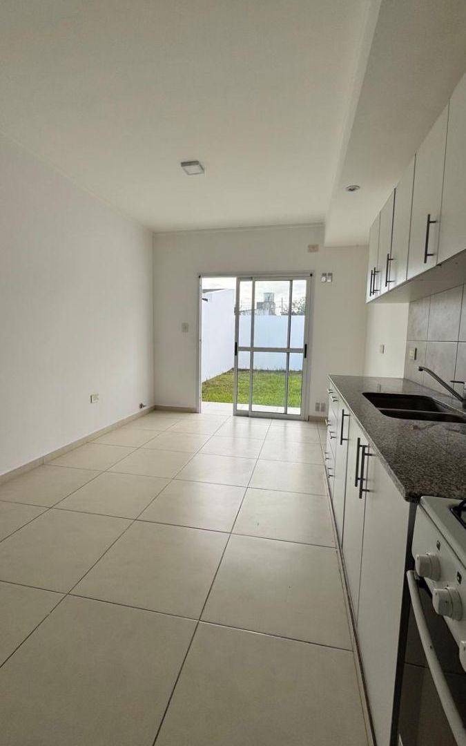 DÚPLEX 2 DORMITORIOS EN VENTA, 135 ENTRE 39 Y 40