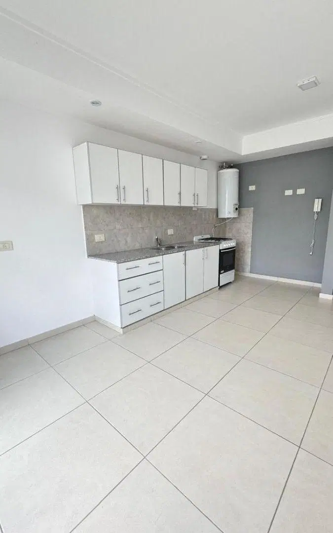 DÚPLEX 2 DORMITORIOS EN VENTA, 135 ENTRE 39 Y 40 3