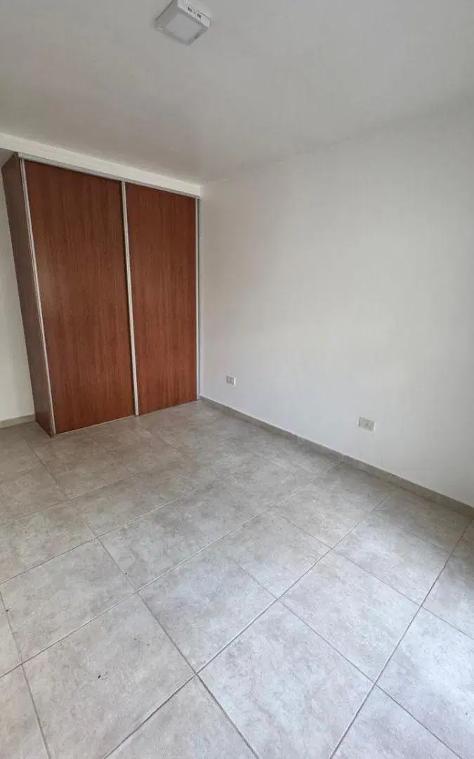 DÚPLEX 2 DORMITORIOS EN VENTA, 135 ENTRE 39 Y 40 4